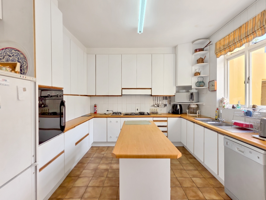 6 Bedroom Property for Sale in Sea Point Western Cape